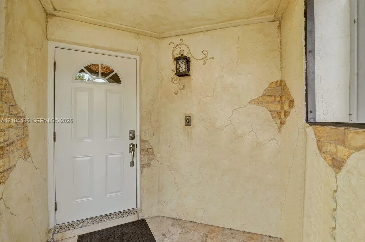 1446 Springside Dr, Weston FL 33326