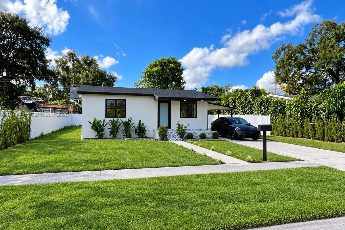 6420 Franklin St, Hollywood FL 33024