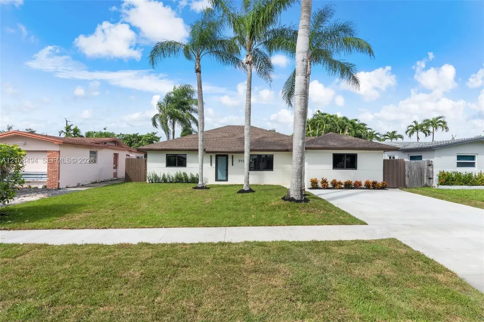 711 NW 8th Ave, Dania Beach FL 33004