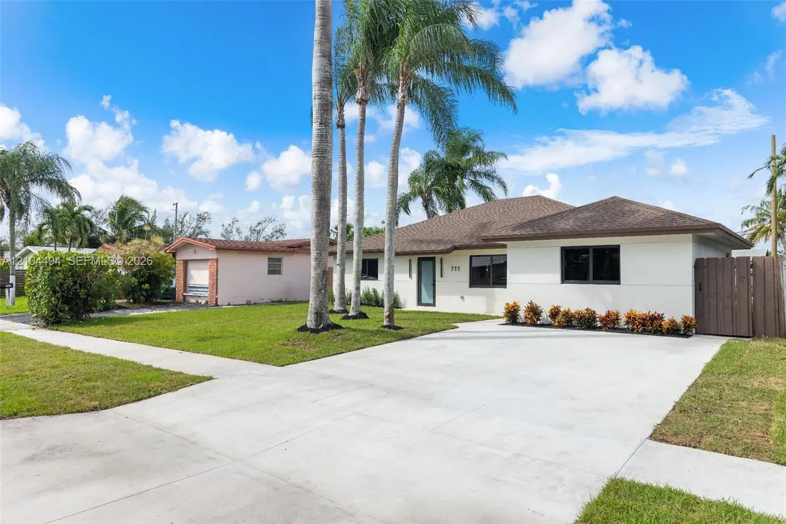 711 NW 8th Ave, Dania Beach FL 33004