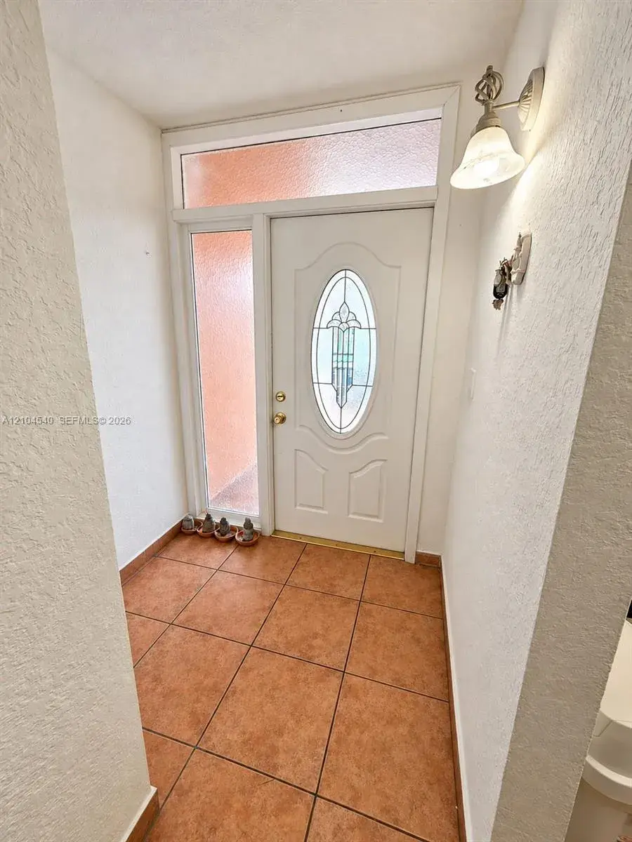 1064 W 42nd St # 9, Hialeah FL 33012