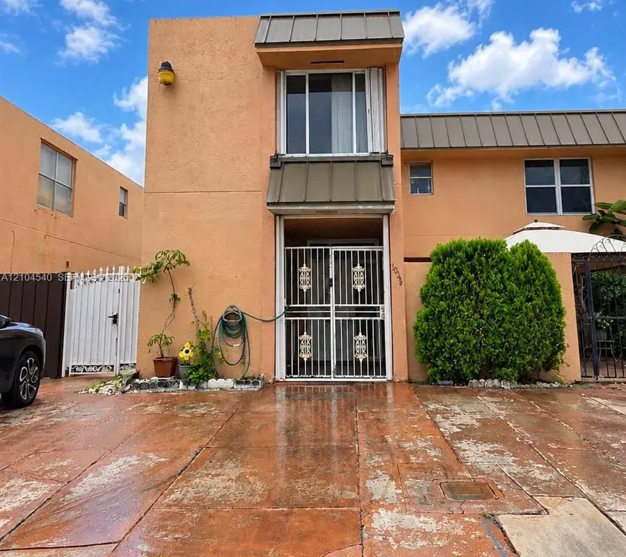 1064 W 42nd St # 9, Hialeah FL 33012