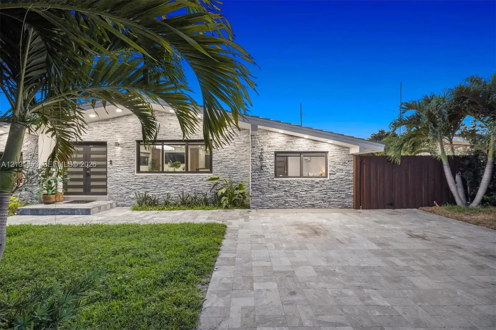 20930 NE 26th Ave, Miami FL 33180
