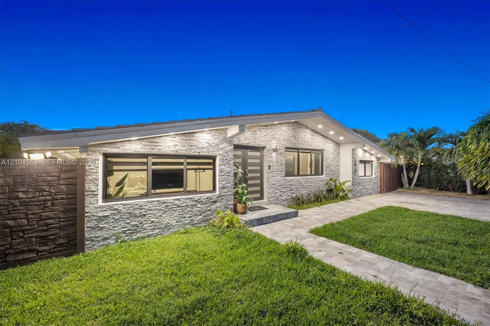 20930 NE 26th Ave, Miami FL 33180