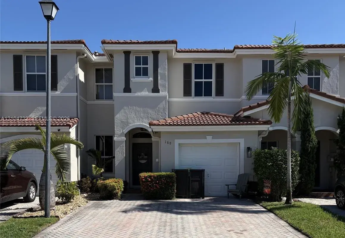 188 Riverwalk Cir, Sunrise FL 33326