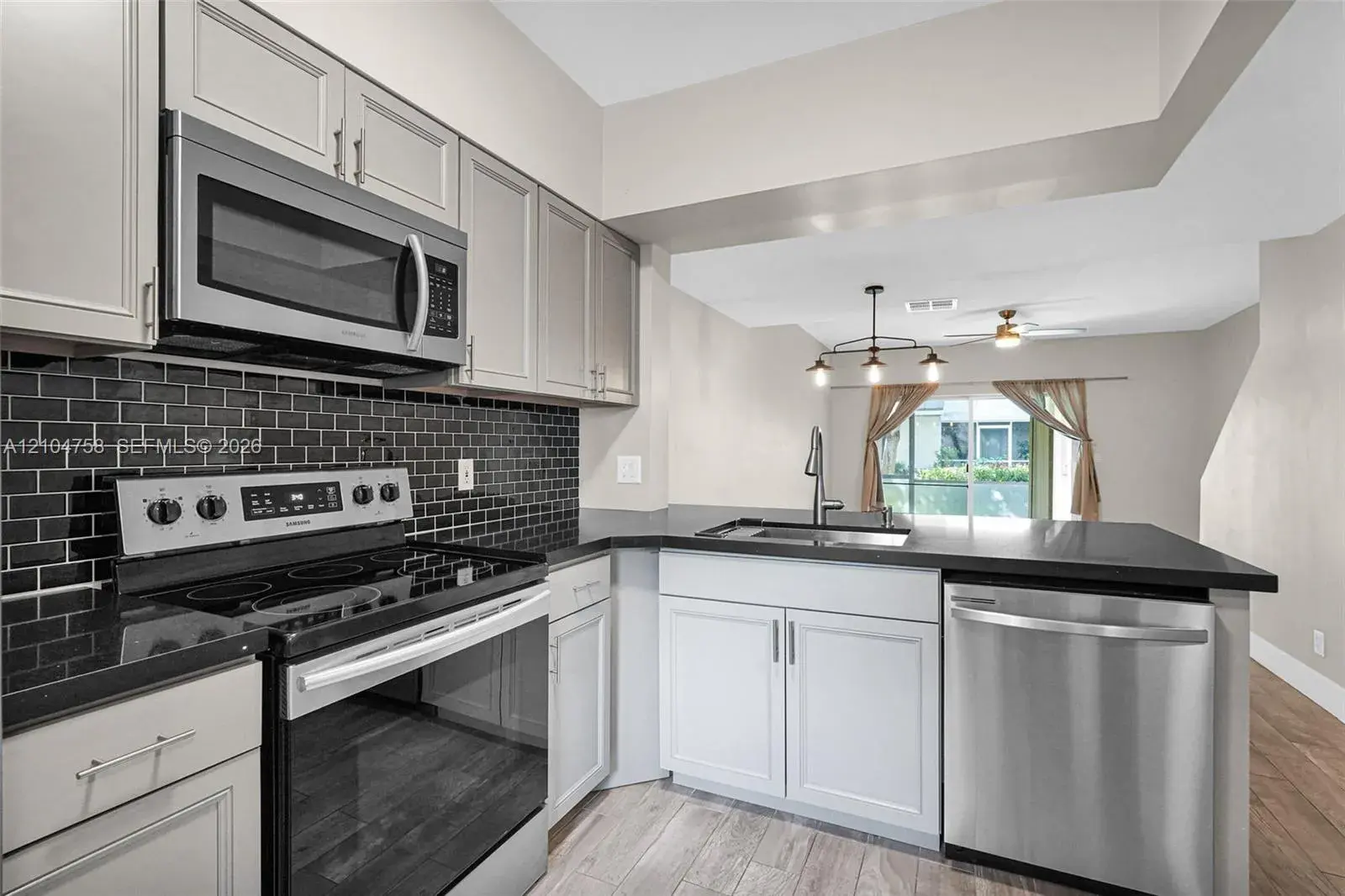 175 SW 96th Ave, Plantation FL 33324