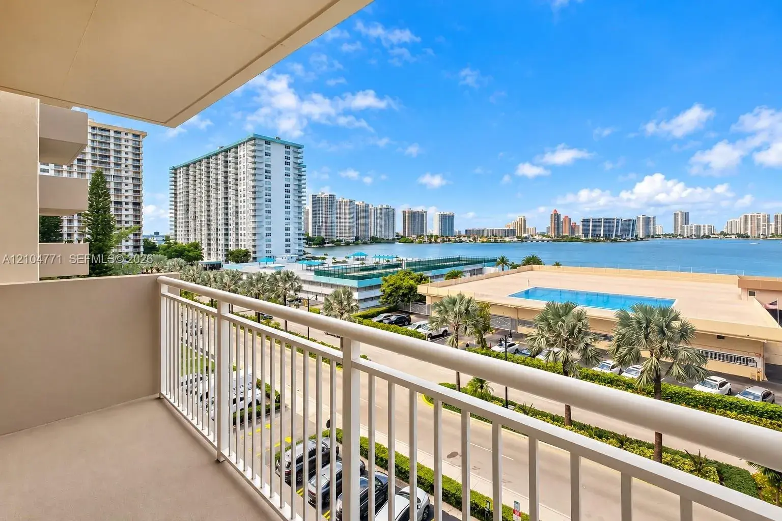 1 bedroom 1 bath Residential for sale at 250 174th St # 615, Sunny Isles Beach FL 33160