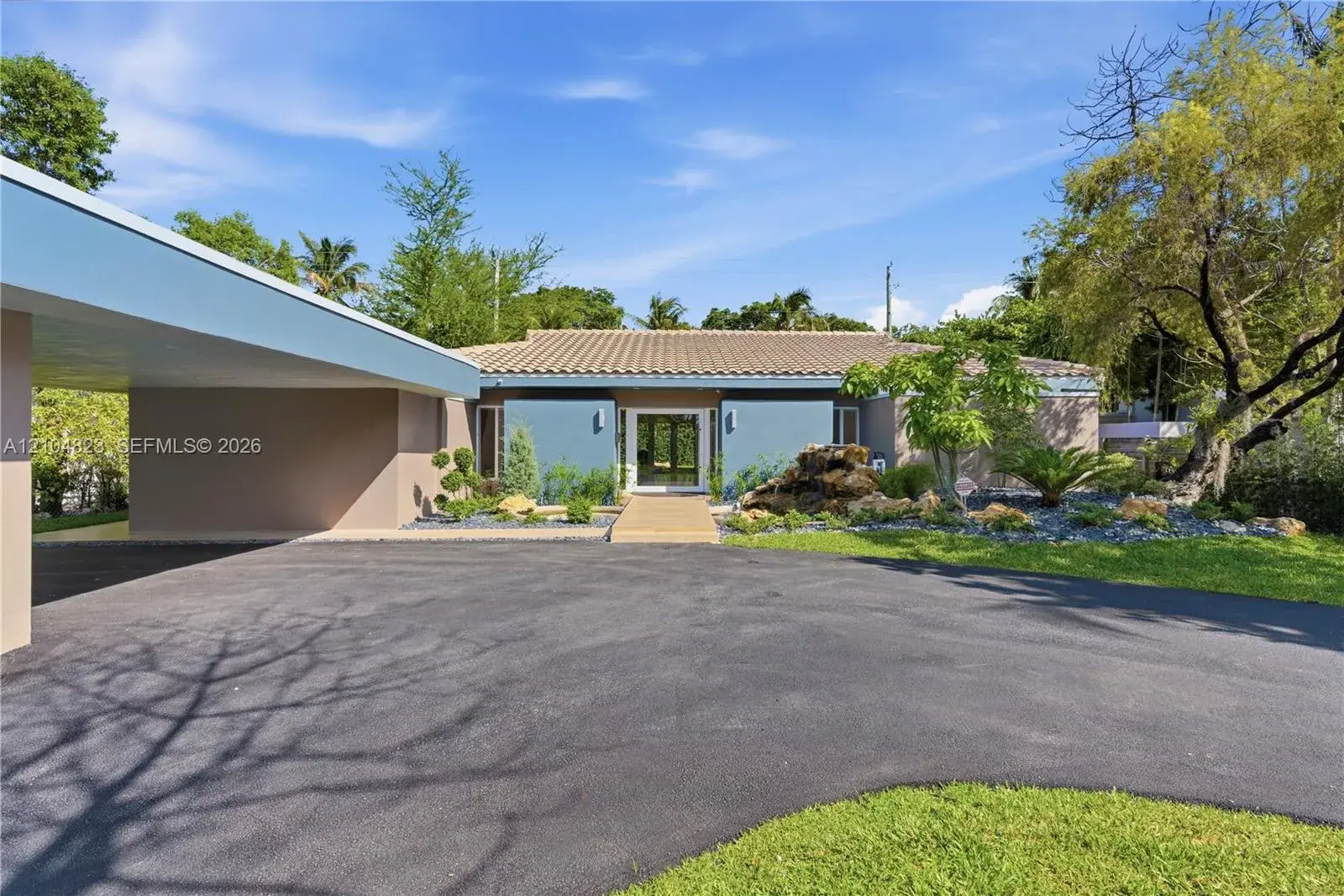 5 bedroom 4 bath Residential for sale at 291 E Shore Dr E, Miami FL 33133