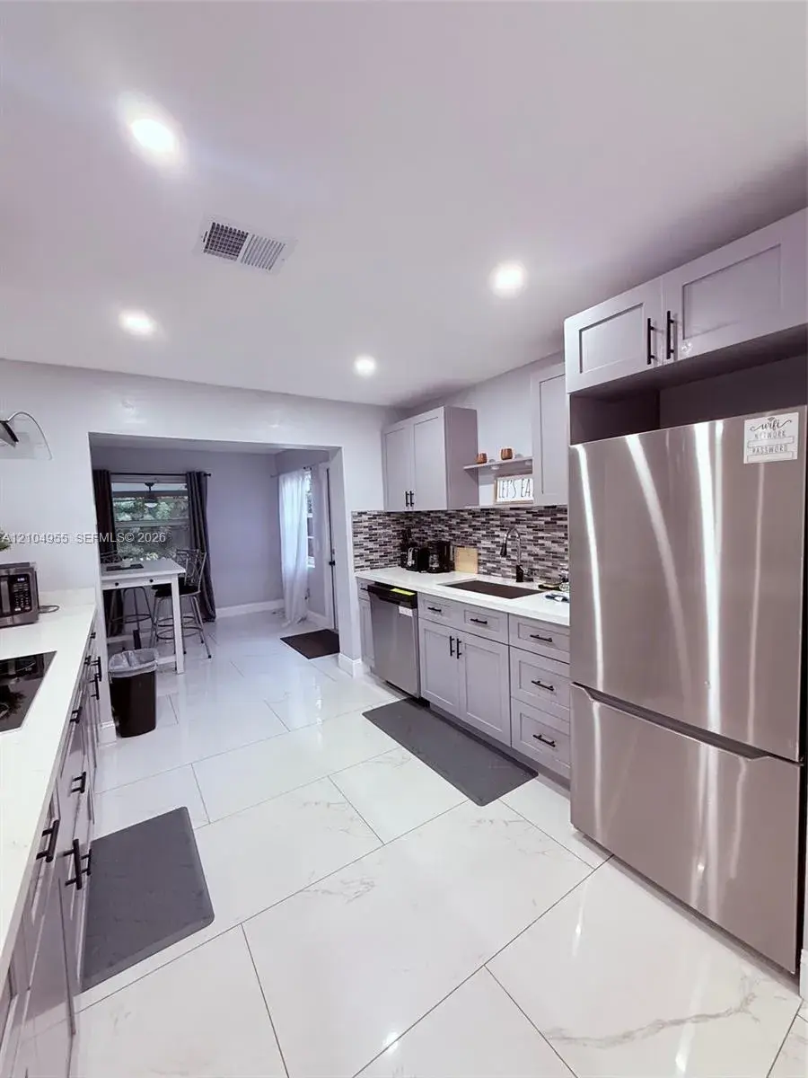 9162 NW 26th Pl, Sunrise FL 33322