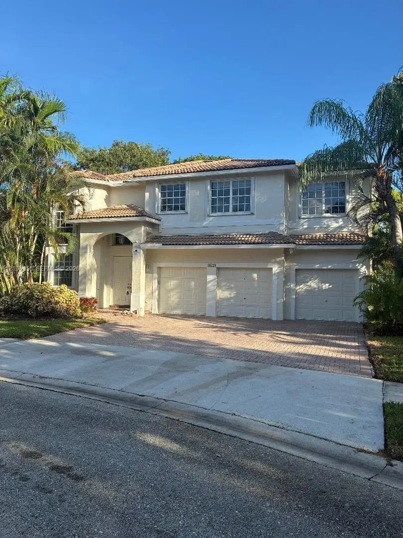 5 bedroom 3 bath Residential for sale at 16729 Amber Lk, Weston FL 33331