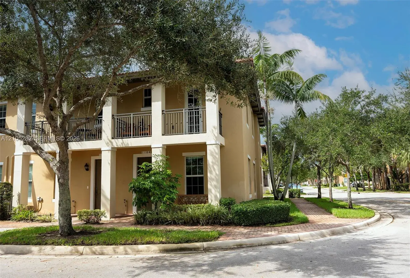 3 bedroom 3 bath Residential for sale at 1104 SW 146th Ter, Pembroke Pines FL 33027