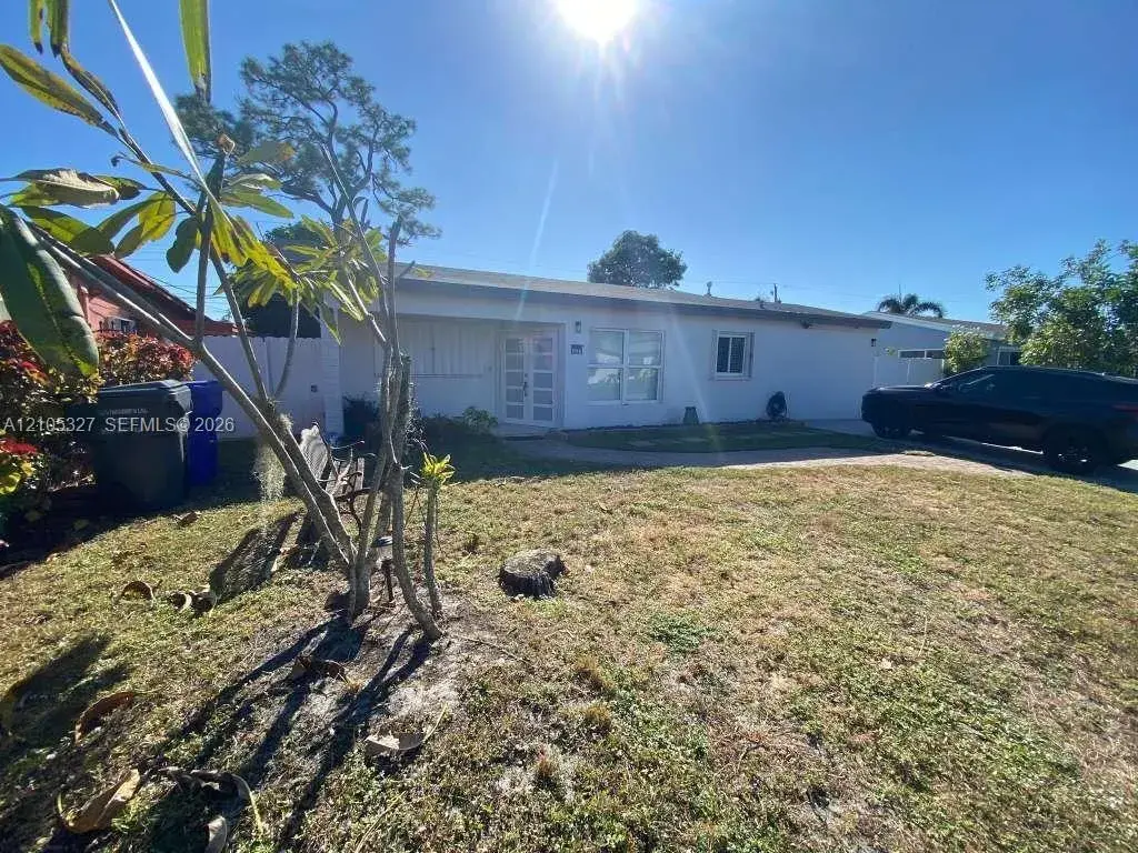 1 bedroom 1 bath Residential Lease for rent at 7110 Hope St, Hollywood FL 33024