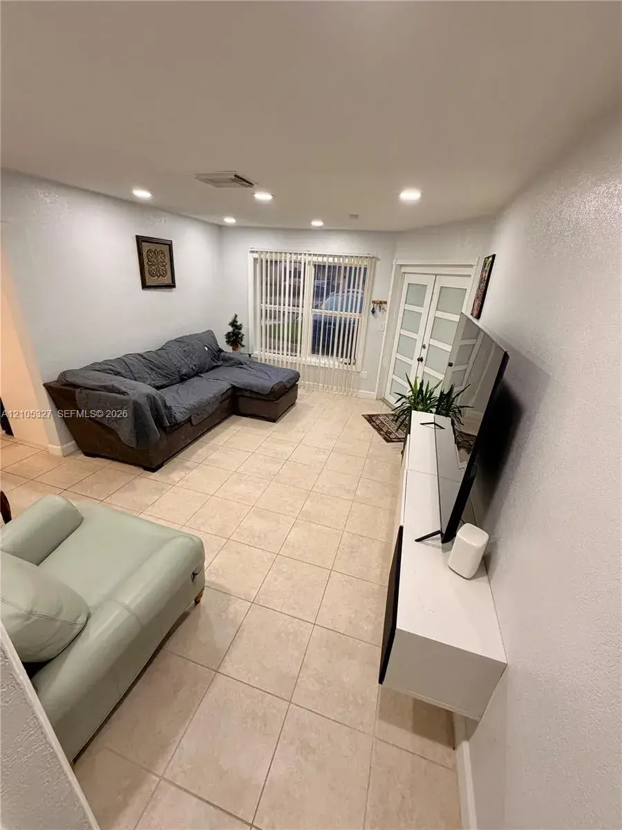7110 Hope St, Hollywood FL 33024