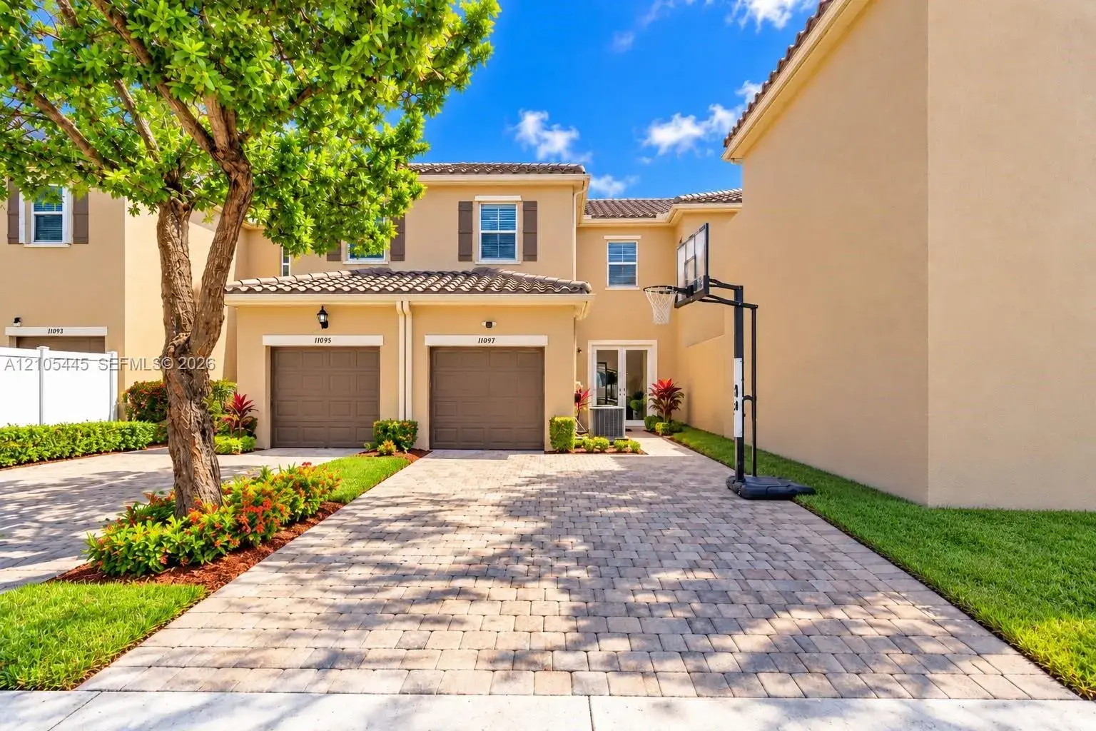 3 bedroom 2 bath Residential for sale at 17097 SW 94th Way, Miami FL 33196