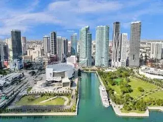 888 Biscayne Blvd # 811, Miami FL 33132