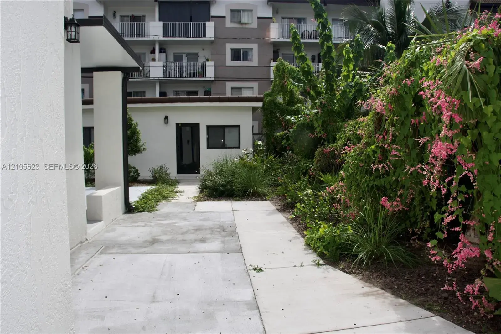 158 E 4th St, Hialeah FL 33010