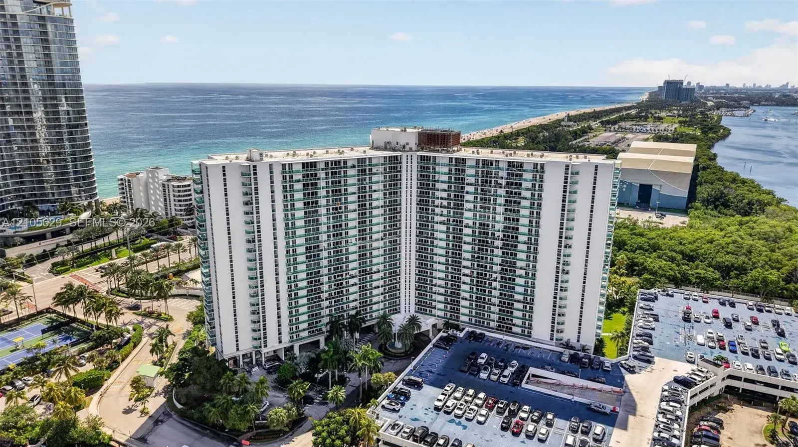 1 bedroom 1 bath Residential for sale at 100 Bayview Dr # 710, Sunny Isles Beach FL 33160