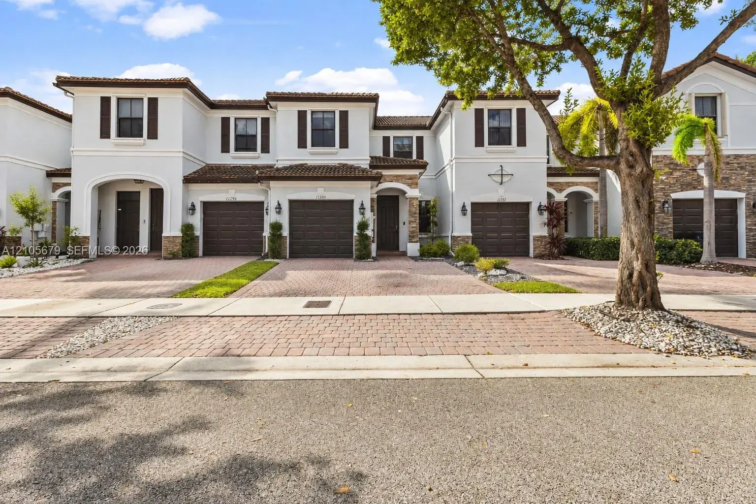 3 bedroom 2 bath Residential for sale at 11300 NW 88th Ter, Doral FL 33178