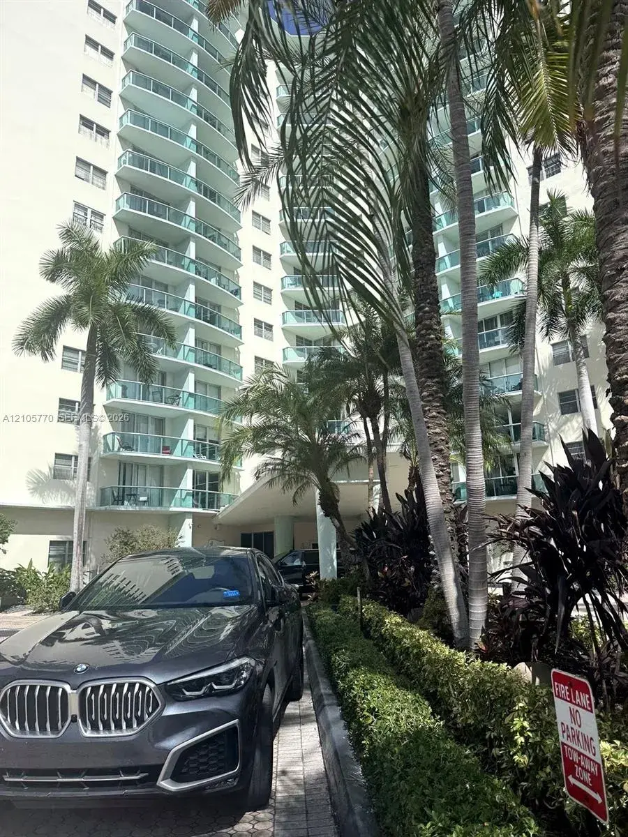 1 bedroom 1 bath Residential for sale at 3901 S Ocean Dr # 8S, Hollywood FL 33019