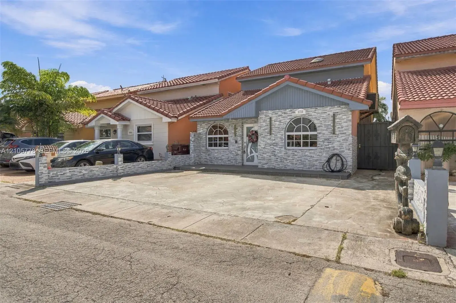 2756 W 54th St, Hialeah FL 33016