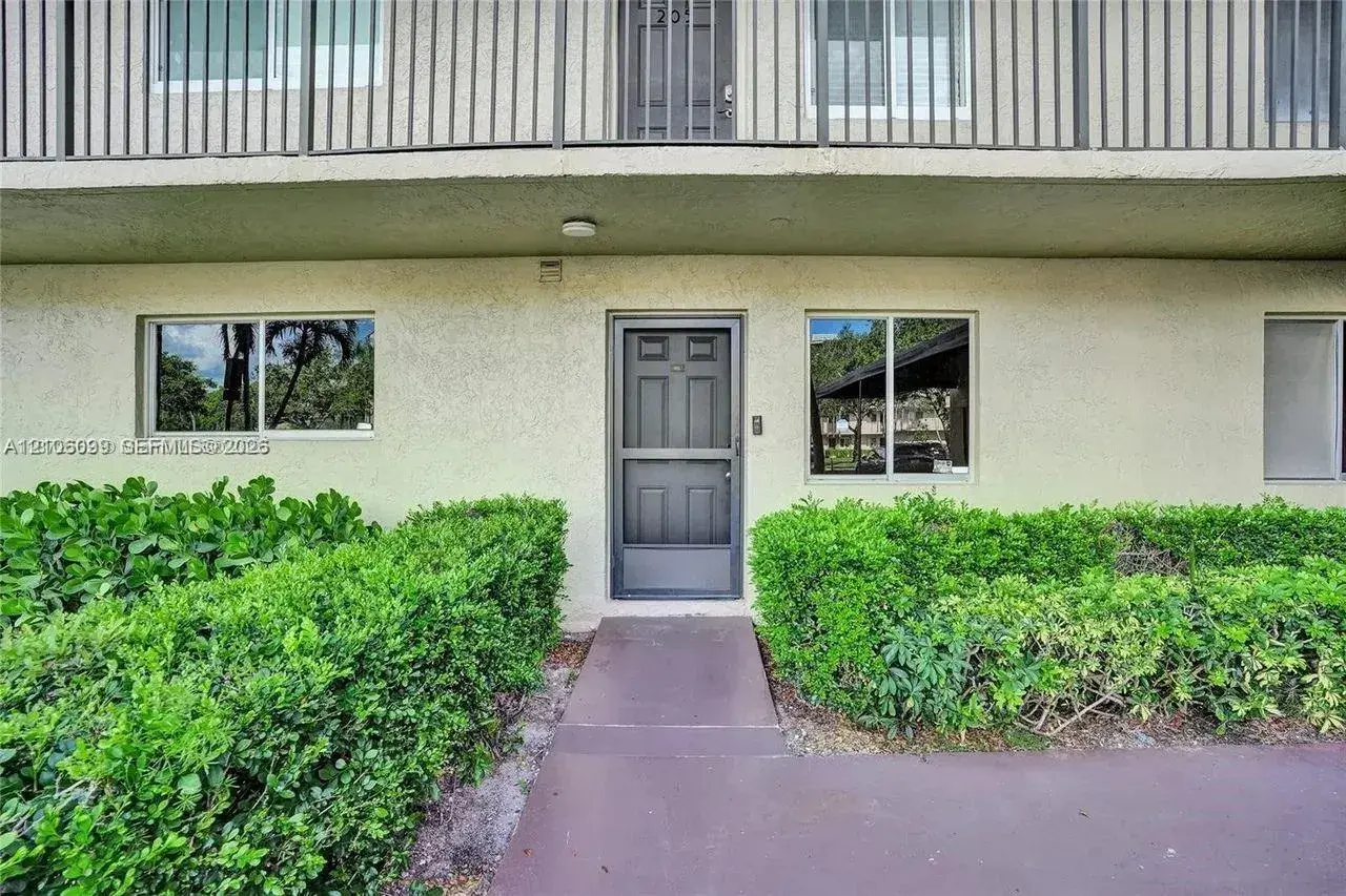 7840 NW 50th St # 105, Lauderhill FL 33351