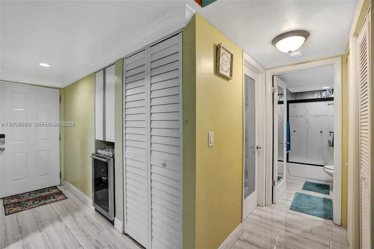 7840 NW 50th St # 105, Lauderhill FL 33351