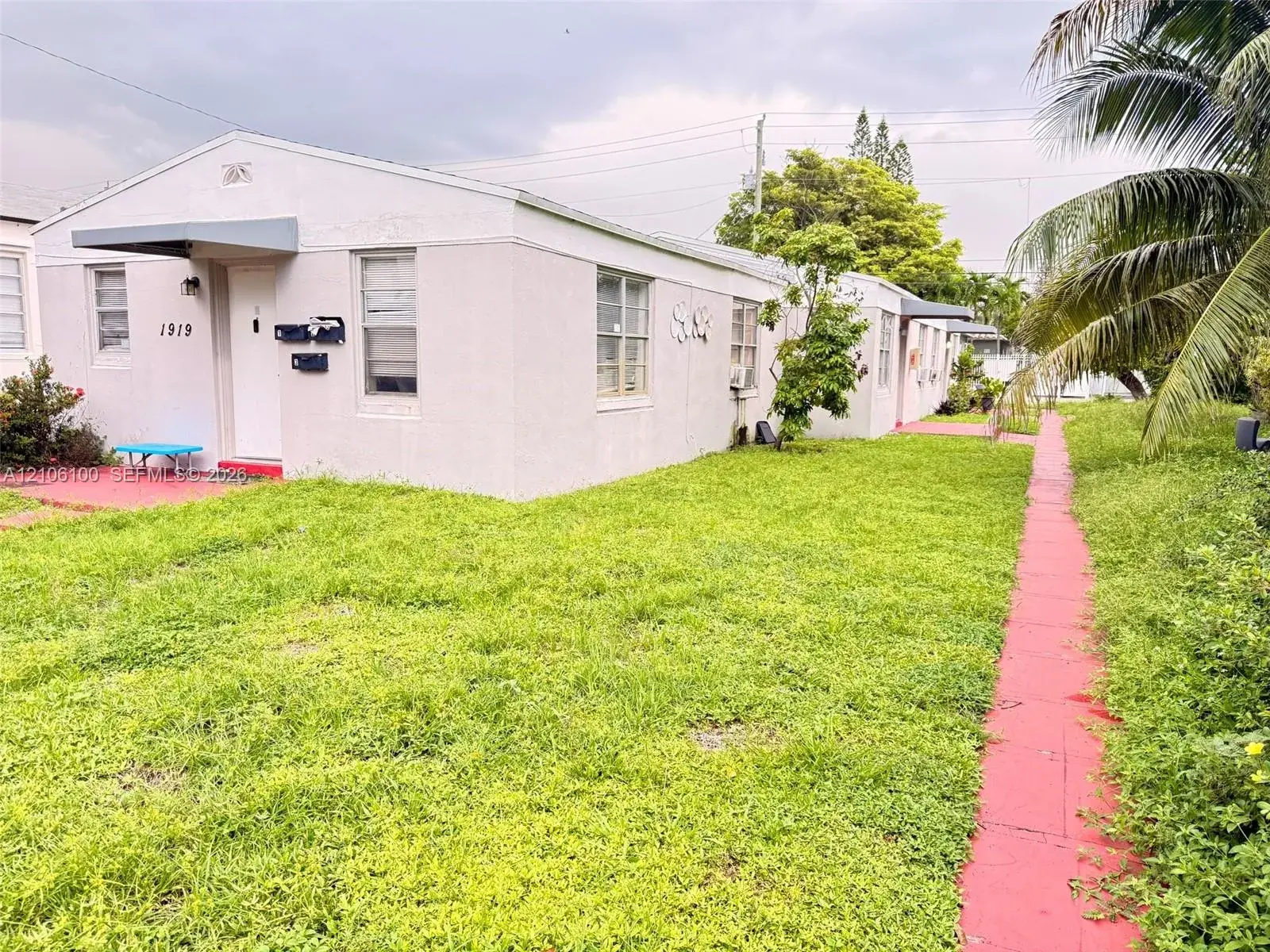 1 bedroom 1 bath Residential Lease for rent at 1919 Buchanan St # 2, Hollywood FL 33020