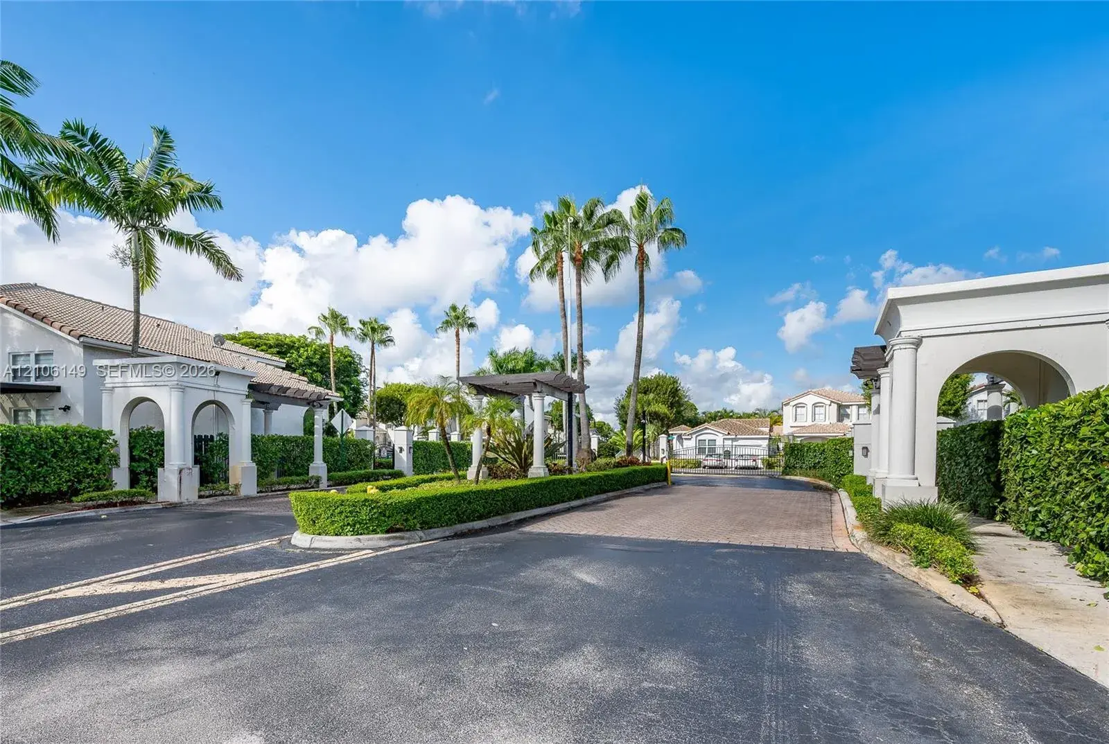 4865 NW 108th Path, Doral FL 33178
