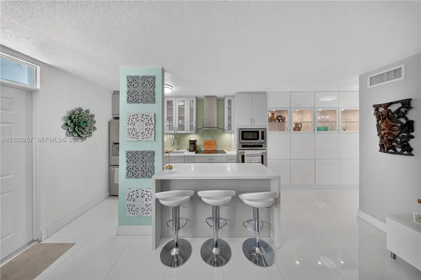 1 bedroom 1 bath Residential for sale at 335 Collins # 203, Miami Beach FL 33139