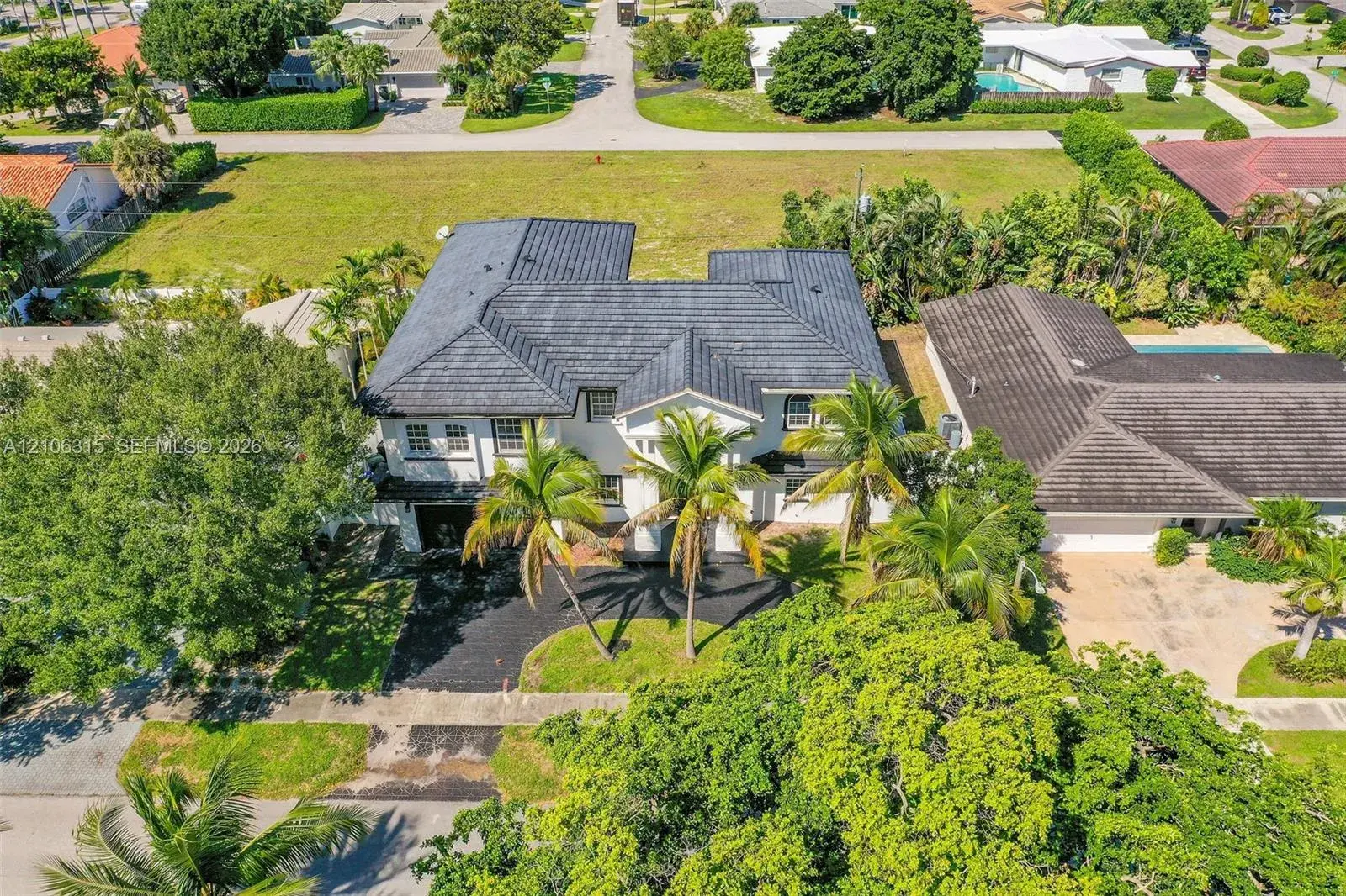 3 bedroom 2 bath Residential for sale at 2319 NE 35th Dr, Fort Lauderdale FL 33308