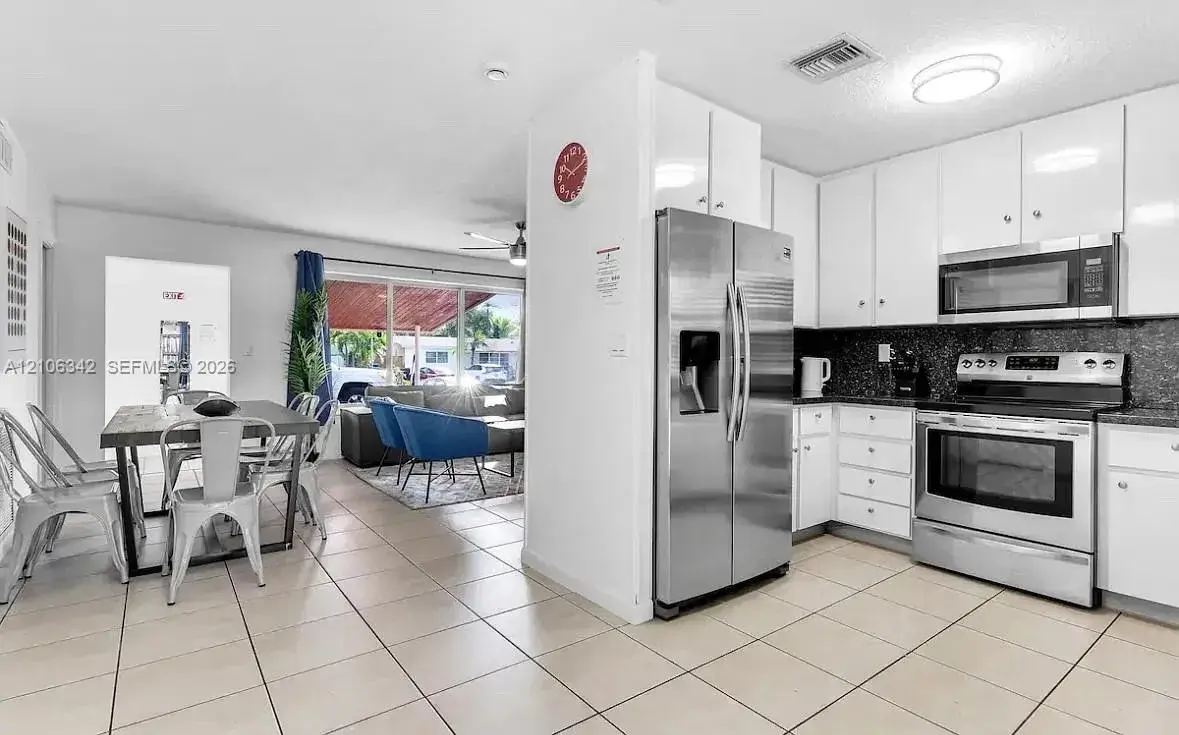 6291 Harding St, Hollywood FL 33024