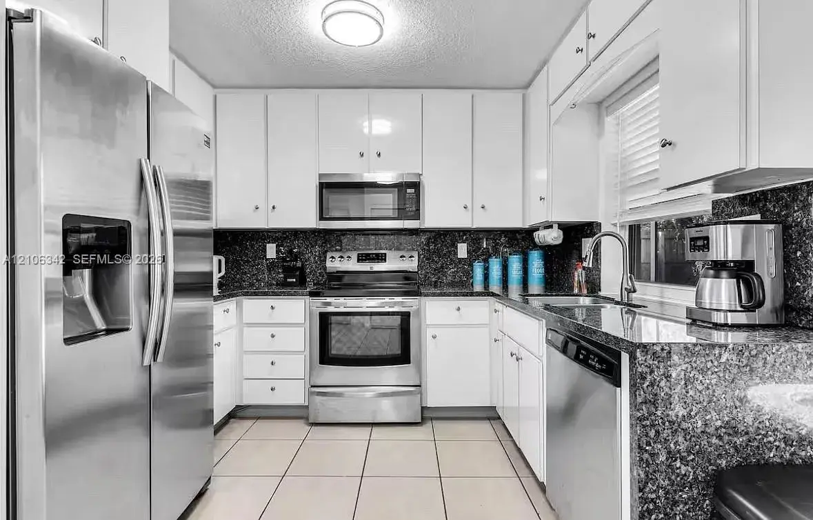 6291 Harding St, Hollywood FL 33024