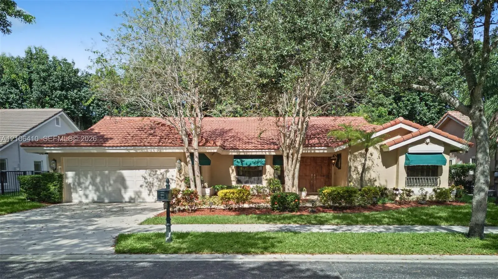 1725 Lakeshore Cir, Weston FL 33326