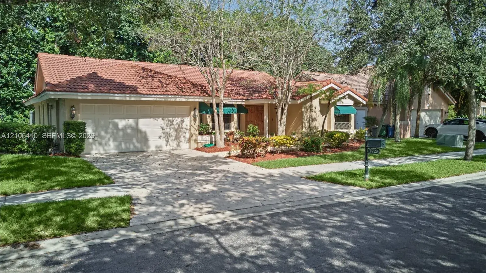 1725 Lakeshore Cir, Weston FL 33326