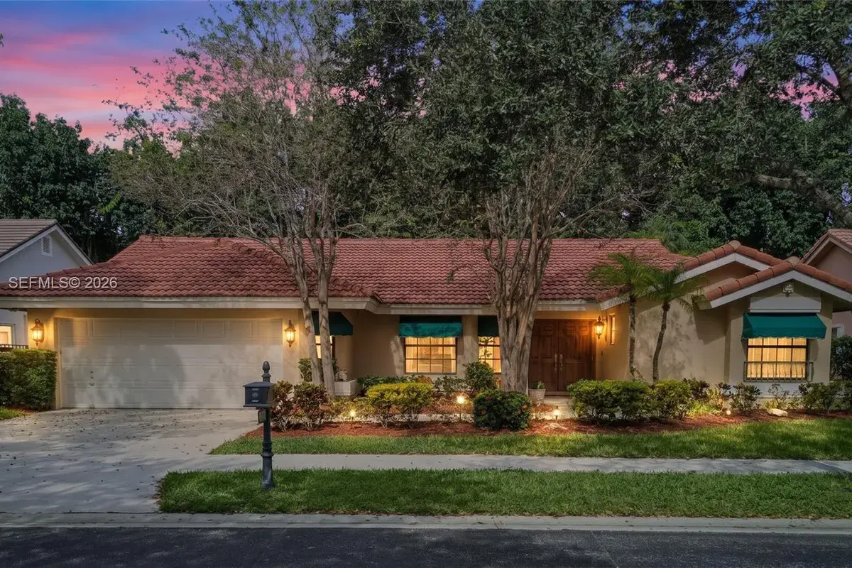 1725 Lakeshore Cir, Weston FL 33326