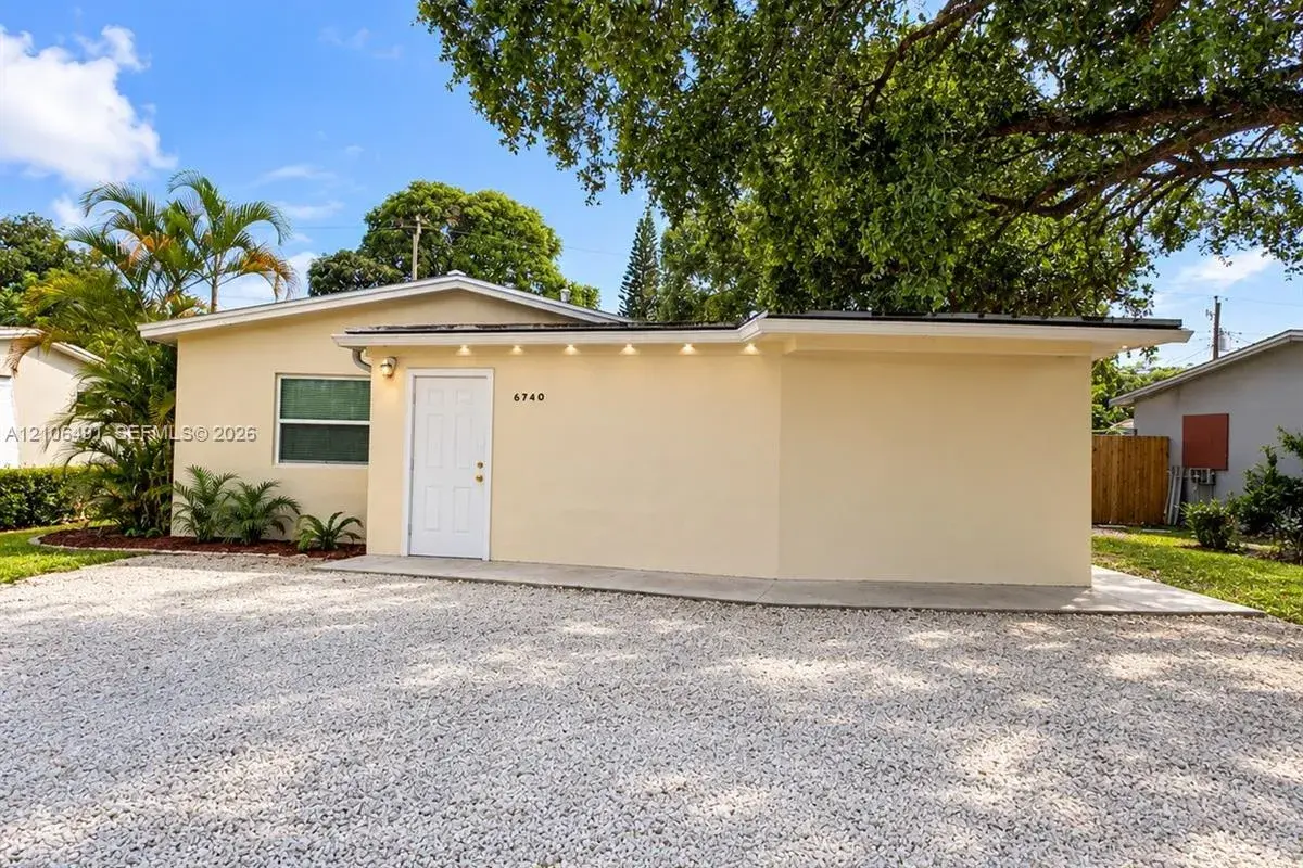 6740 Park St, Hollywood FL 33024