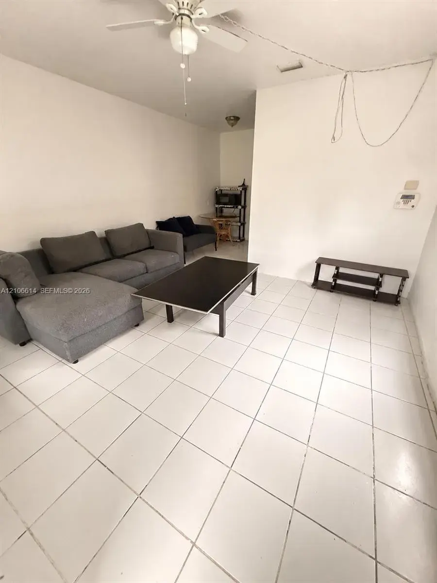 1 bedroom 1 bath Residential Lease for rent at 1946 Buchanan St # 1946, Hollywood FL 33020