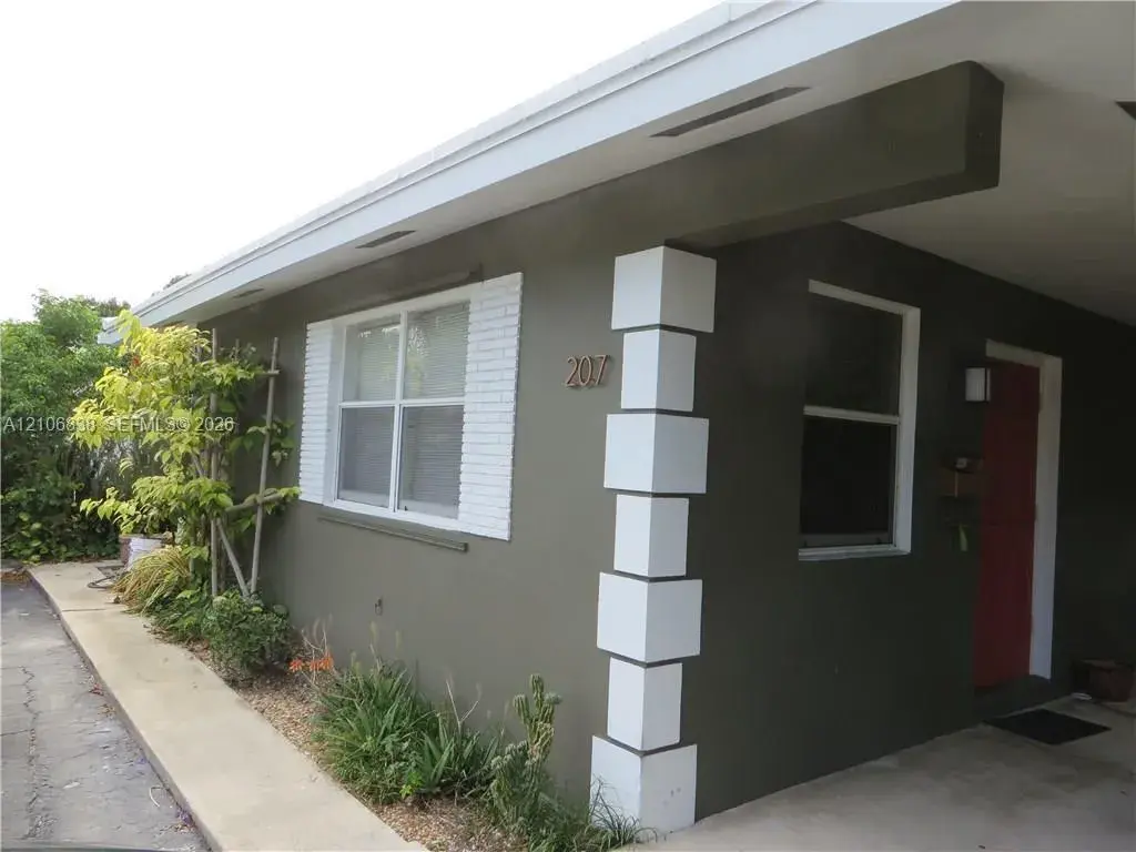 207 NE 16th St # 1, Fort Lauderdale FL 33304