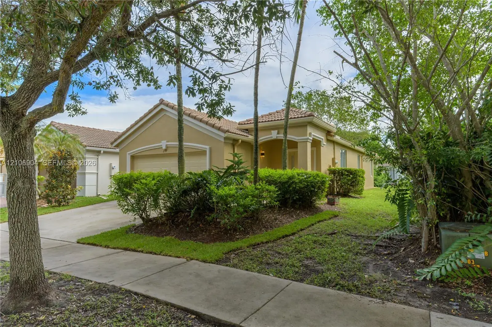 297 Conservation Dr, Weston FL 33327