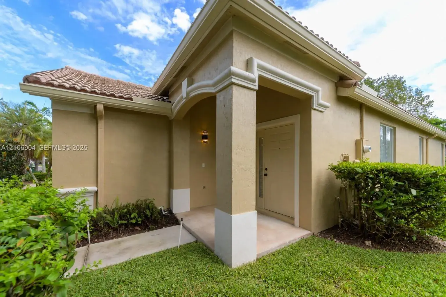 297 Conservation Dr, Weston FL 33327