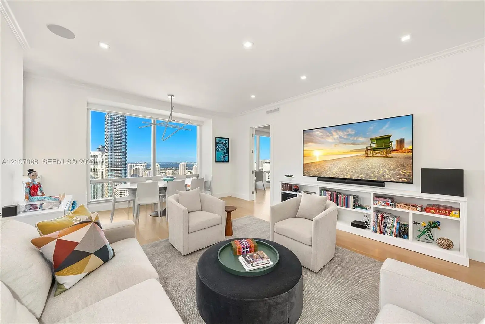 1 bedroom 1 bath Residential for sale at 1425 Brickell Ave # 51D, Miami FL 33131