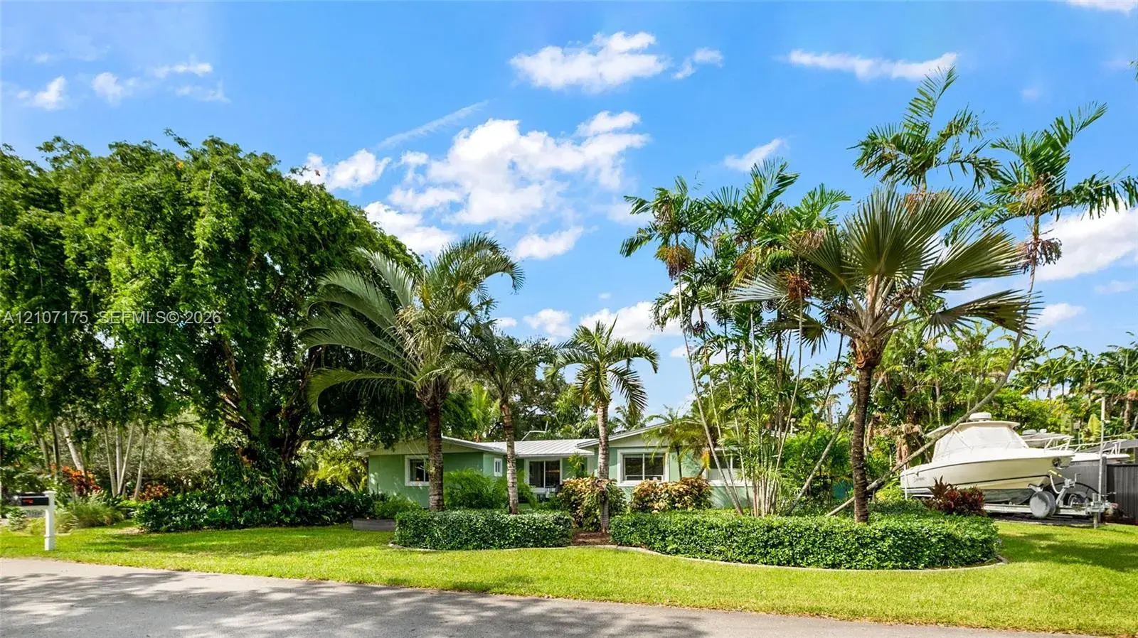 4 bedroom 3 bath Residential for sale at 17550 SW 86th Ave, Palmetto Bay FL 33157