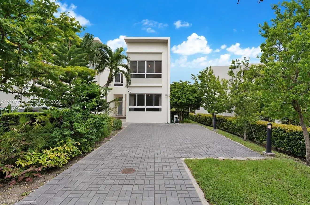 2485 NE 135th St, North Miami FL 33181