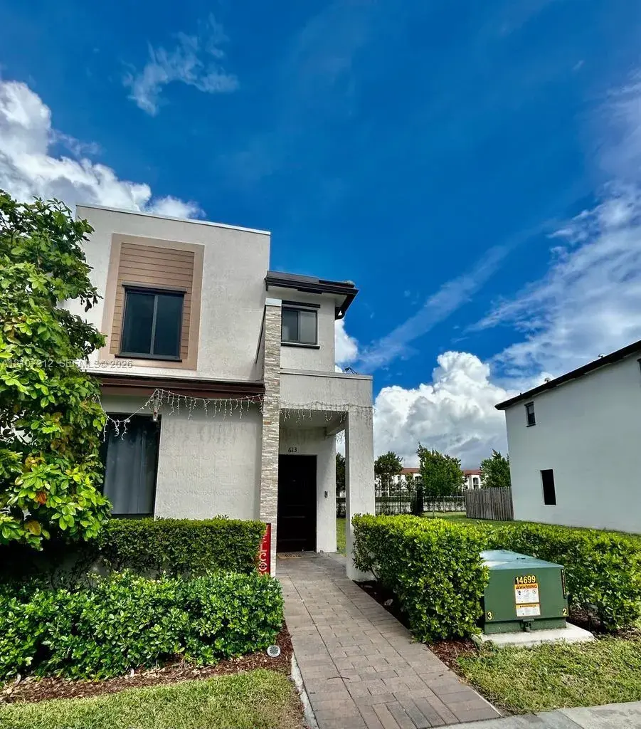 3 bedroom 3 bath Residential for sale at 613 NE 208th Ter # 613, Miami FL 33179