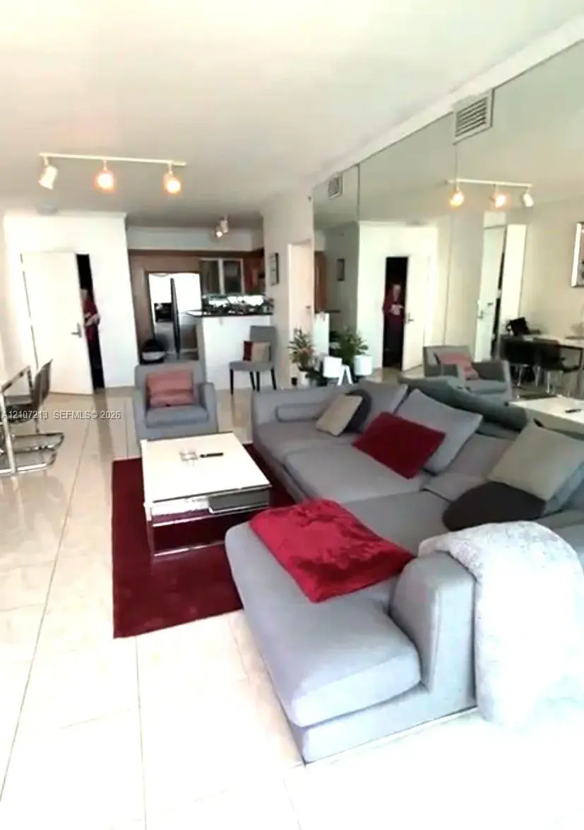 325 S Biscayne Blvd # 4214, Miami FL 33131