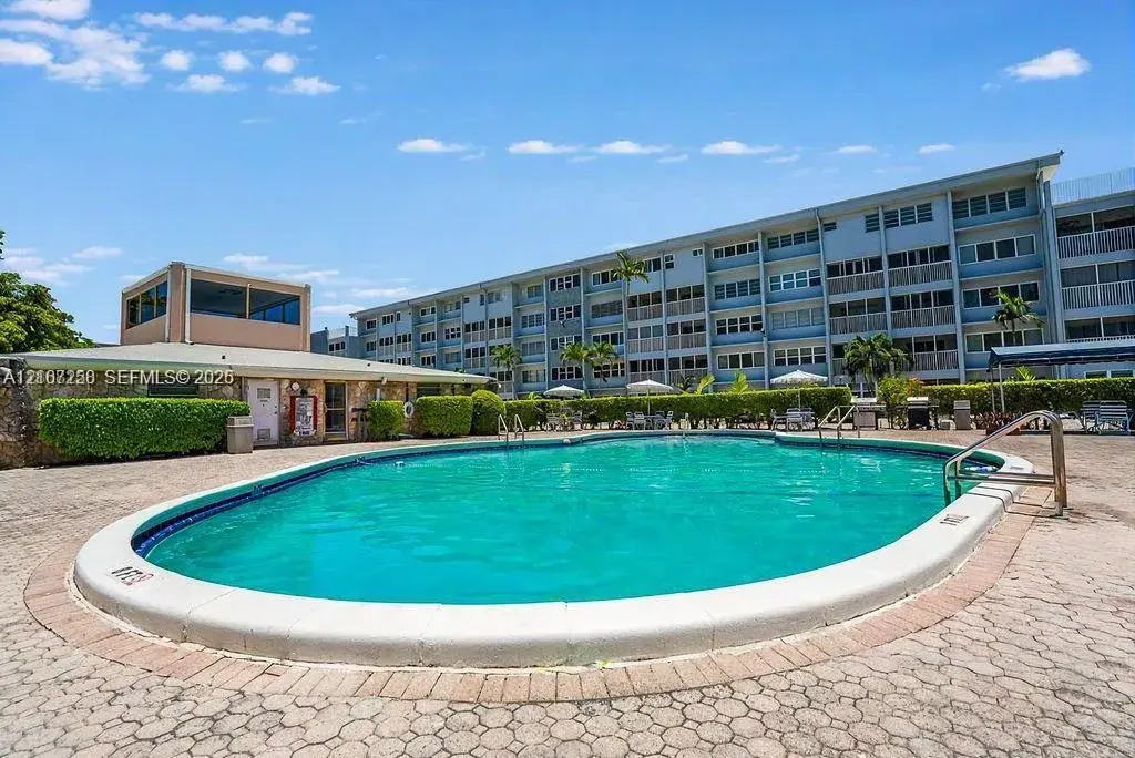 1 bedroom 1 bath Residential for sale at 215 SE 3rd Ave # 102D, Hallandale Beach FL 33009
