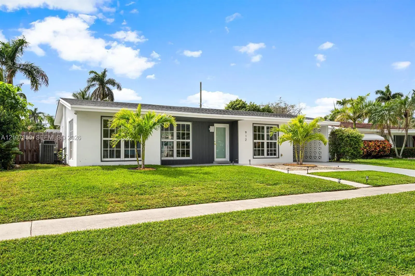 2 bedroom 2 bath Residential for sale at 912 SE 16th Pl, Deerfield Beach FL 33441