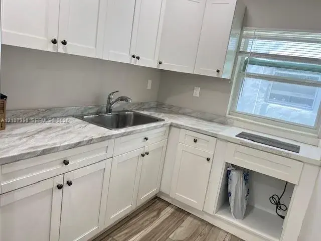 922 NW 2nd St, Miami FL 33128