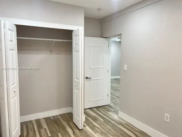 922 NW 2nd St, Miami FL 33128