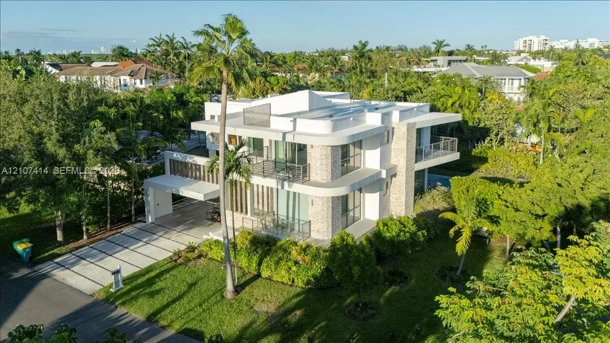 6 bedroom 6 bath Residential for sale at 315 Cypress Dr, Key Biscayne FL 33149